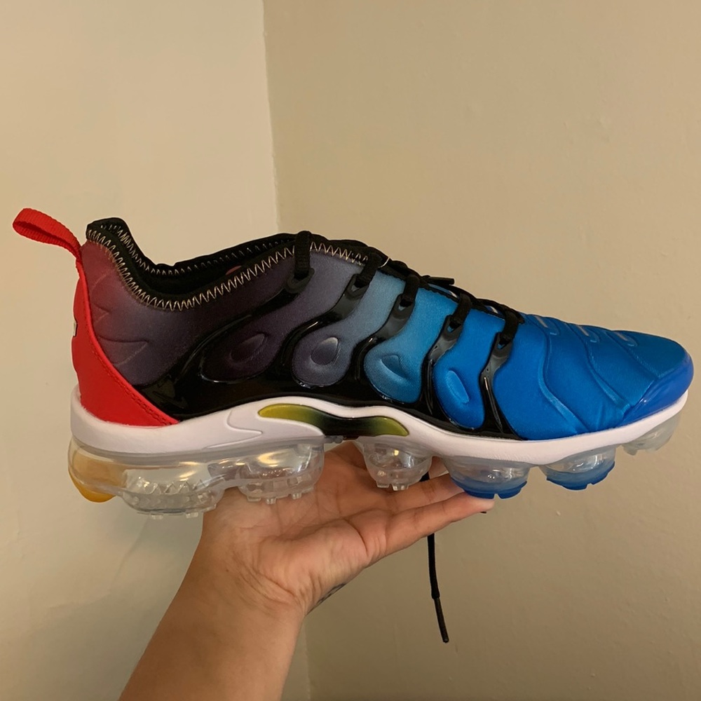 Mens size 10 air vapormax plus